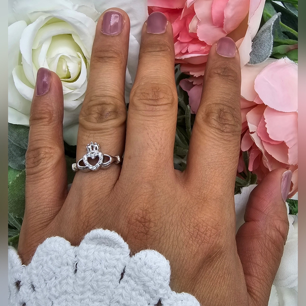 🥰🥰 OPEN HEART CLADDAGH RING - Picture 2 of 8